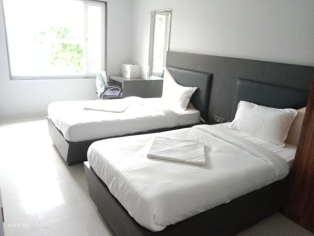 Hotel Empire Regency Deluxe Twin 2