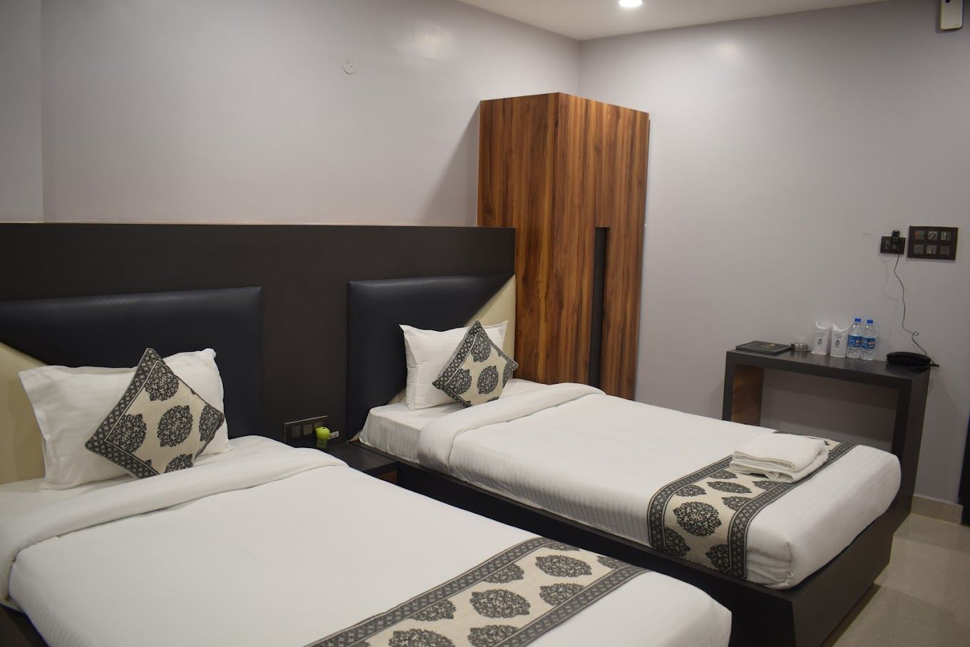 Hotel Empire Regency Deluxe Twin 3