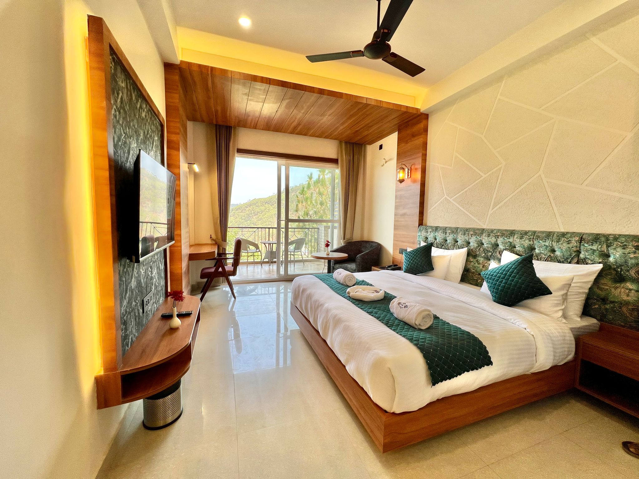 The Dunhill Manor Executive Valley View Room with Balcony