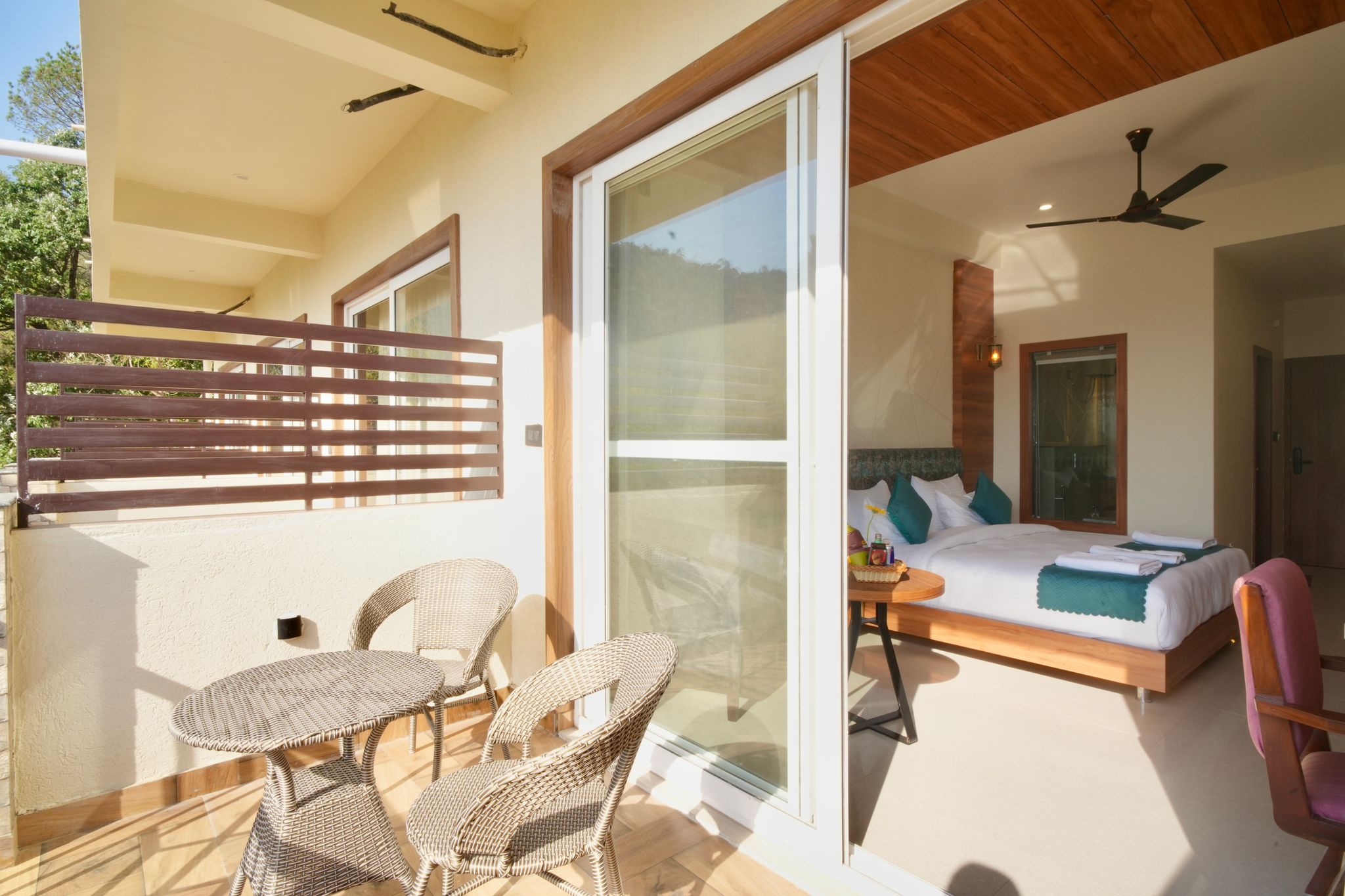 The Dunhill Manor Executive Valley View Room with Balcony 2