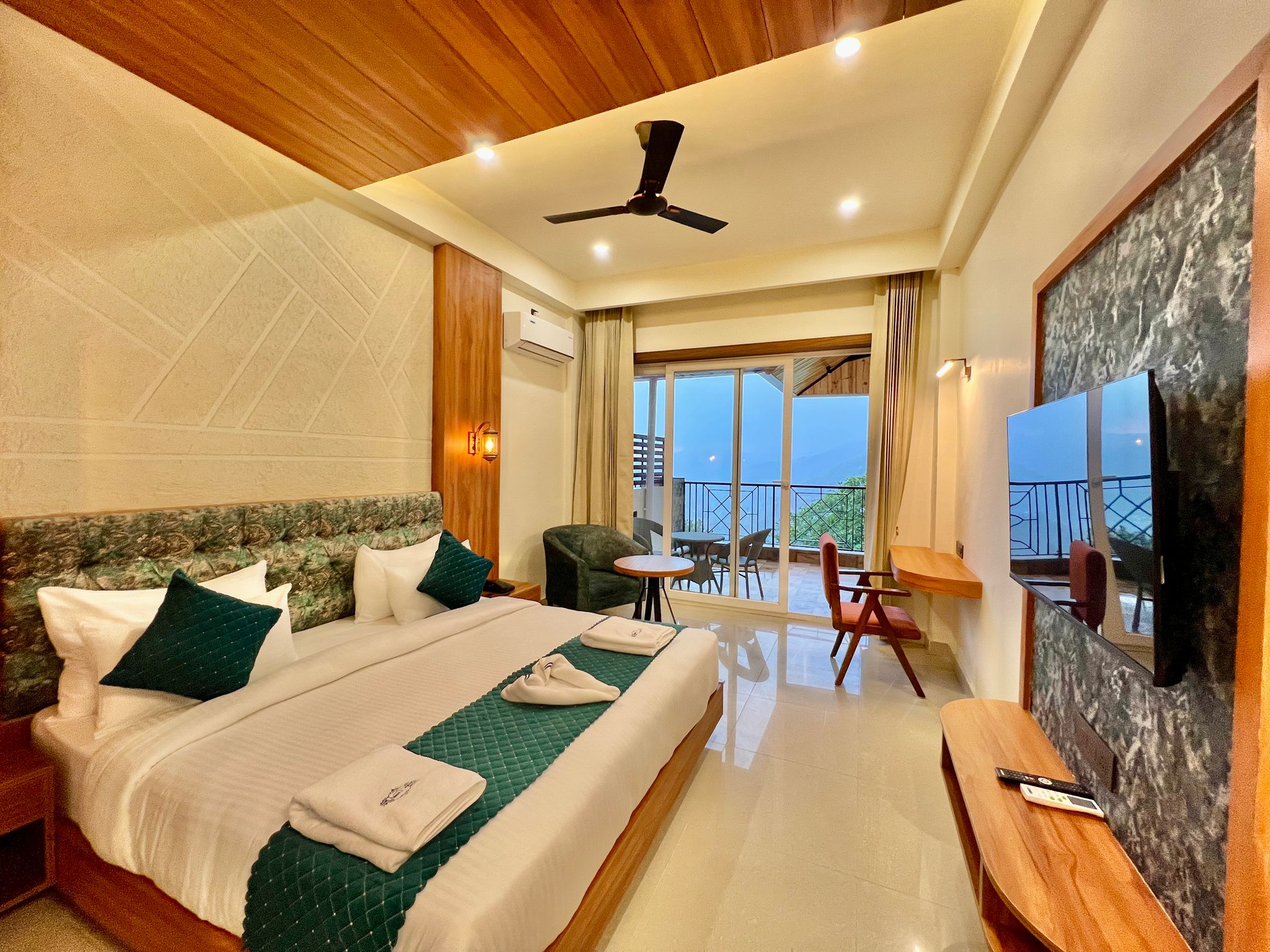 The Dunhill Manor Superior Valley View room with Balcony