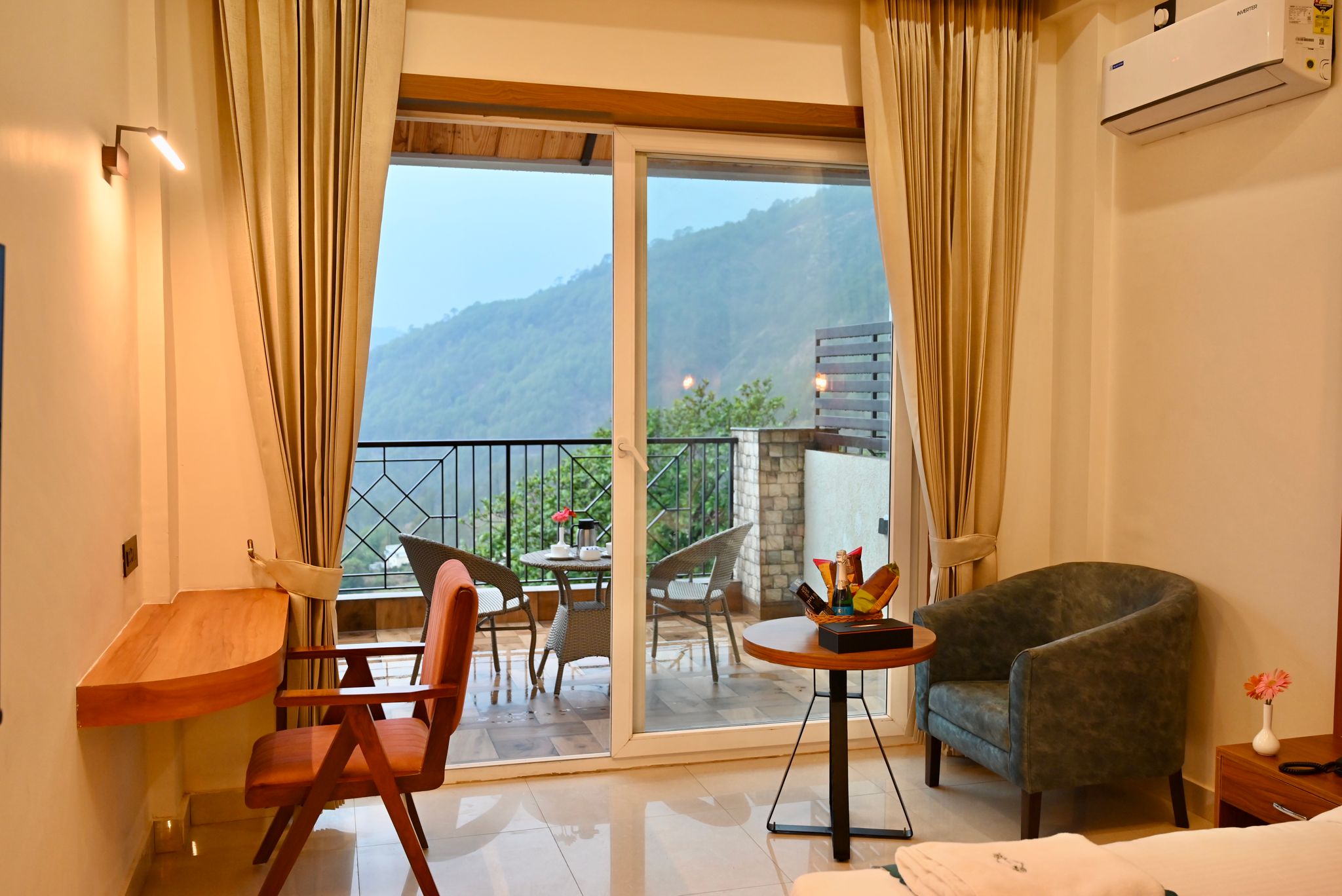 The Dunhill Manor Superior Valley View room with Balcony 3