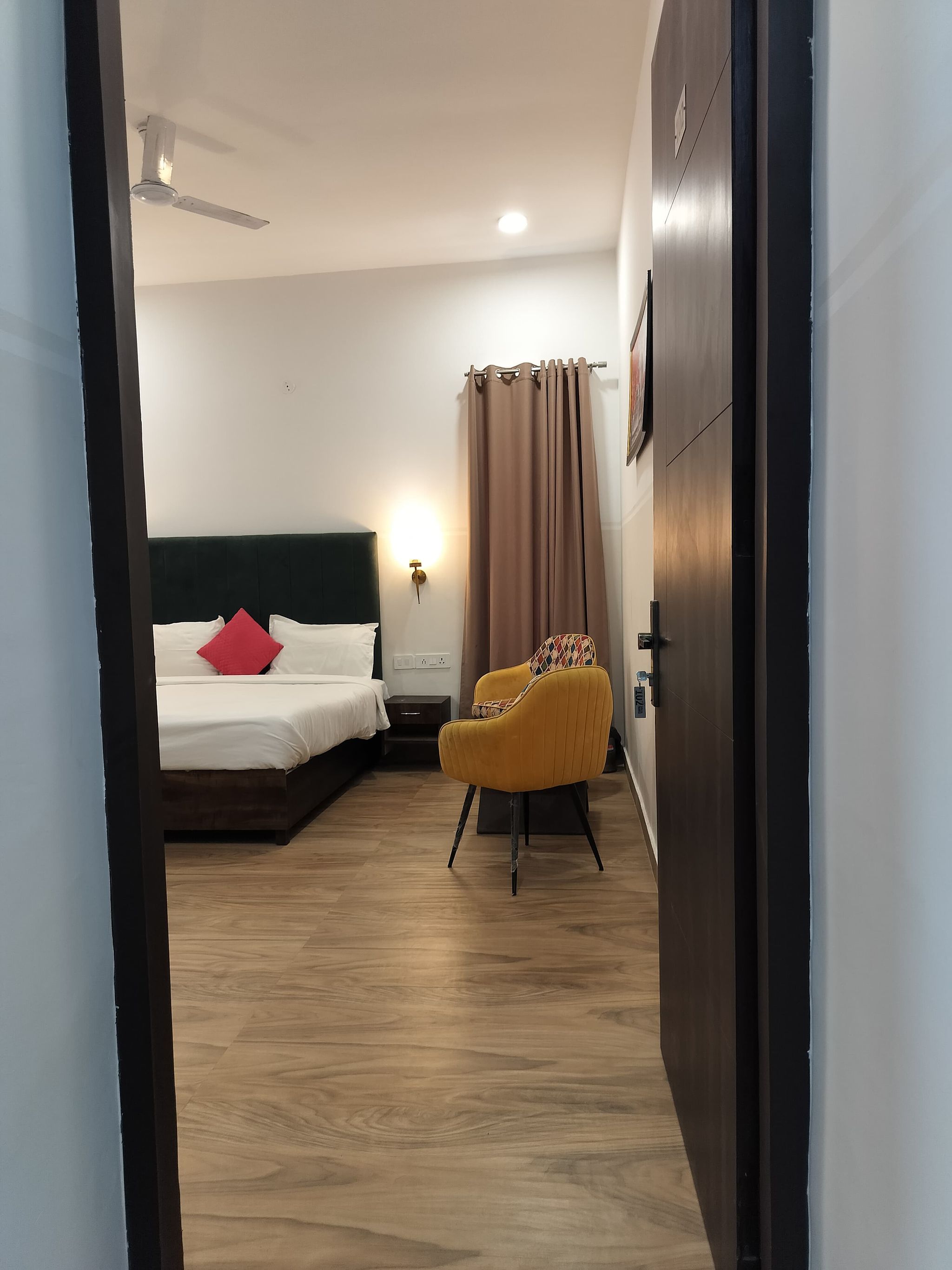 Saffron Inn, Greater Noida Deluxe Room 5