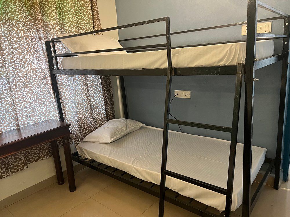 FAMILY ROOM (1 BUNK BED & 1 KING BED)