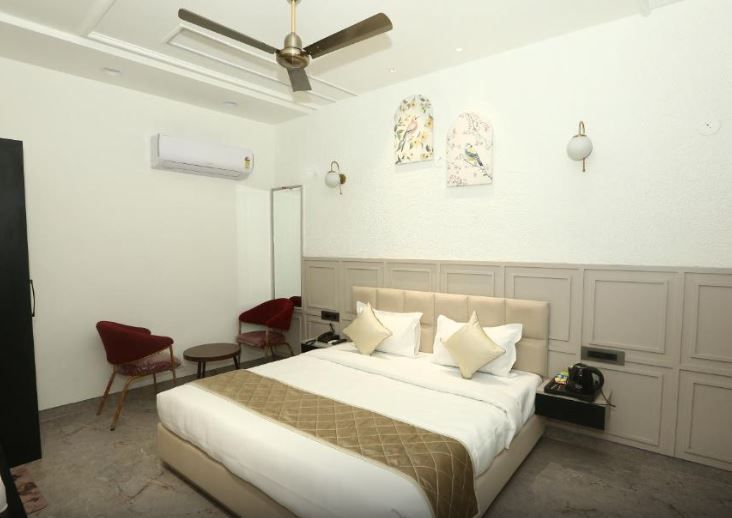 Elegance A Boutique Stay Superior King Room