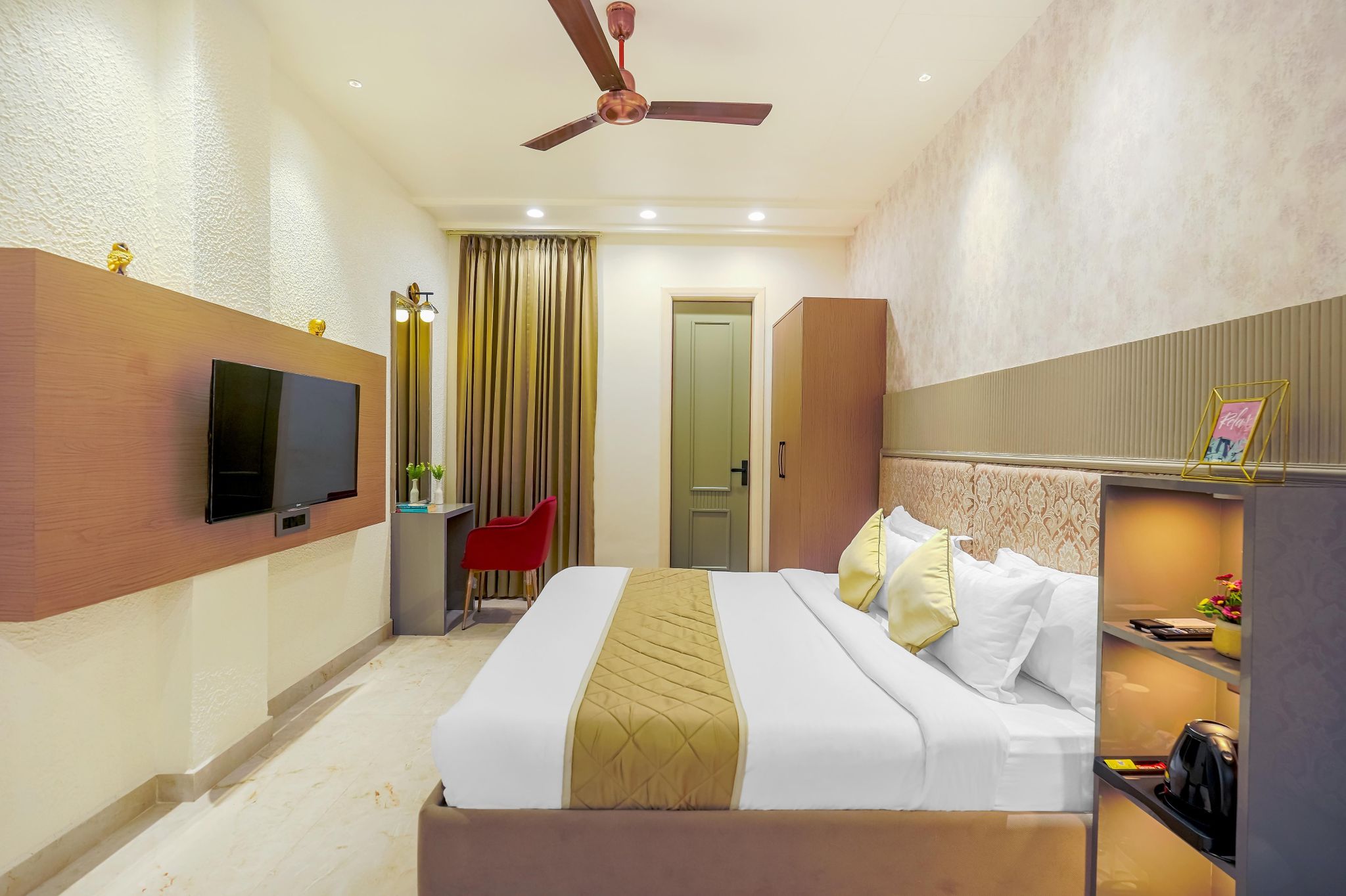 Elegance A Boutique Stay Superior King Room 3