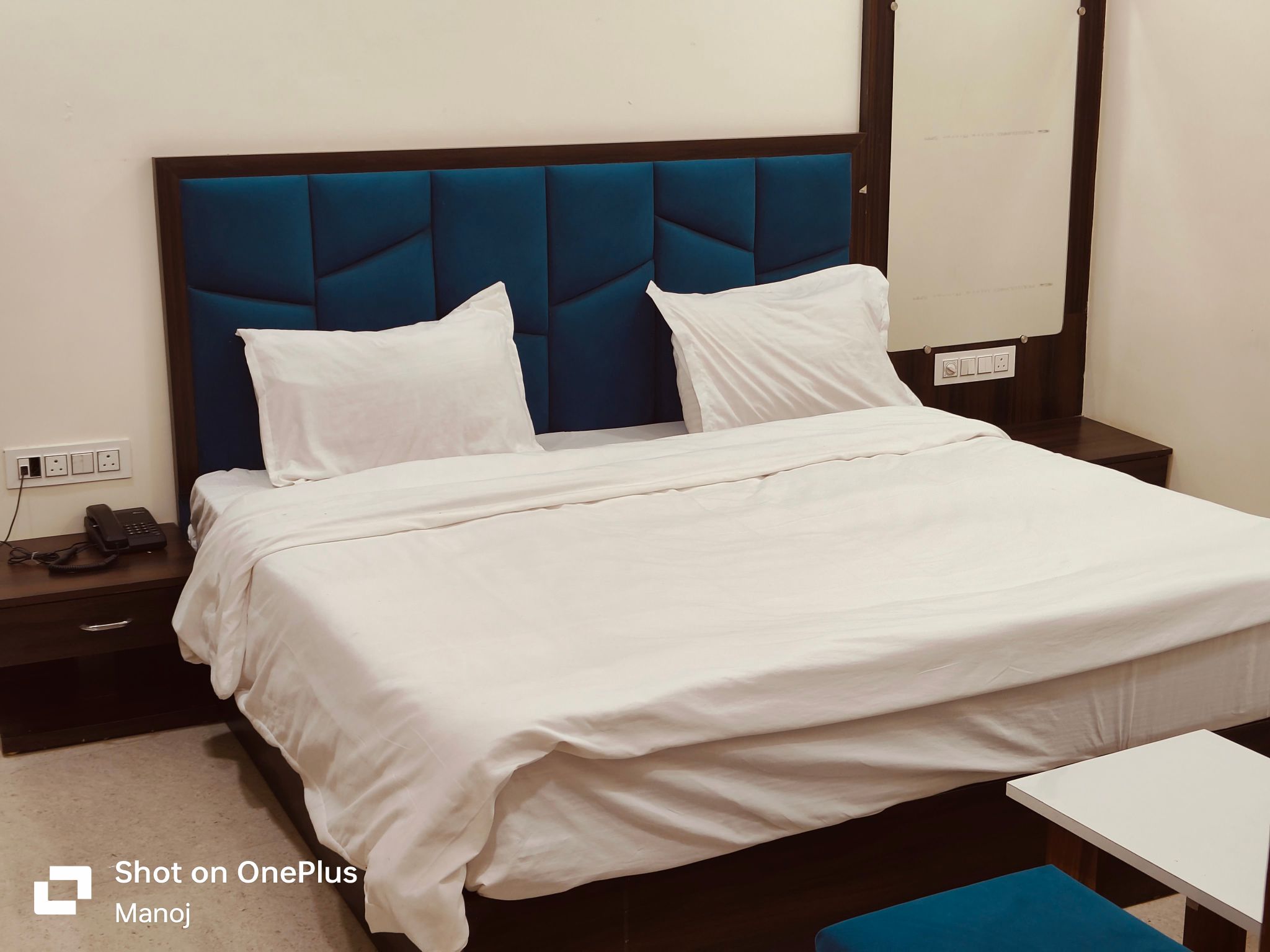 HOTEL THE NEELKANTH Double Bed