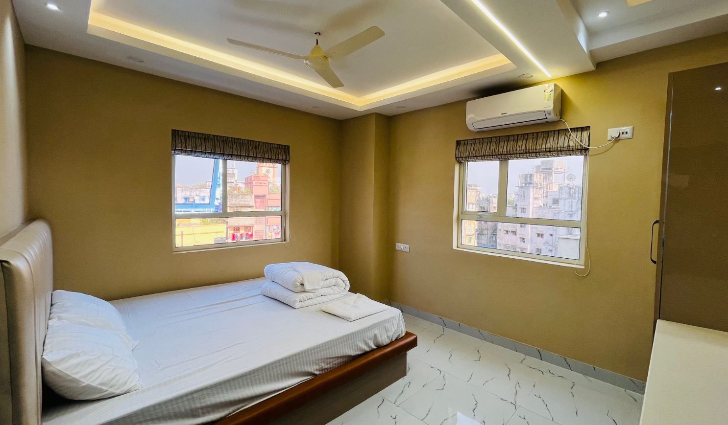 Aliza Hotel Deluxe Room 3