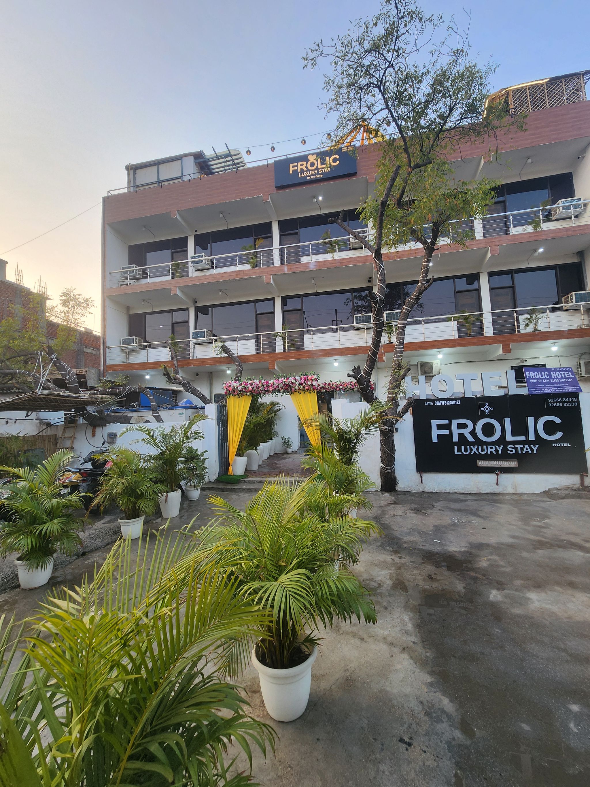 Frolic Hotel Near Sec 52 Noida Metro Station