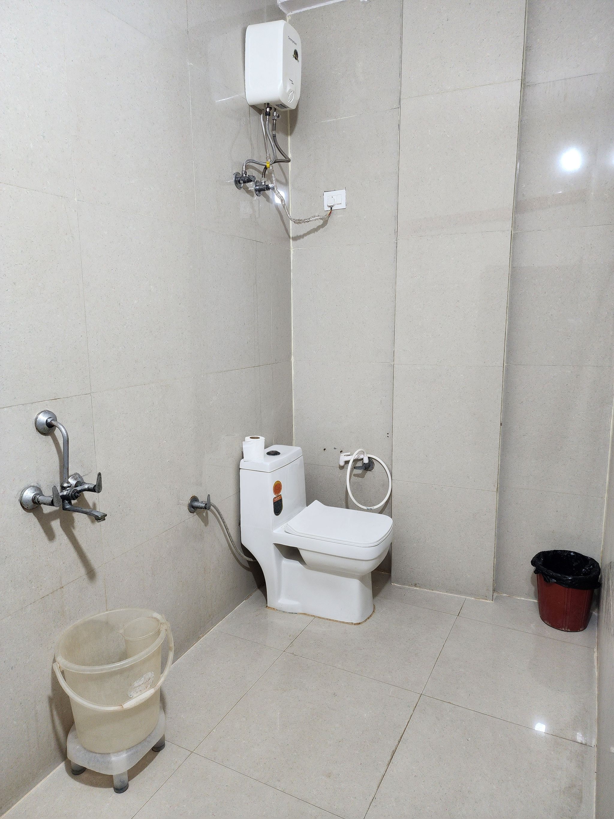 Frolic Hotel Near Sec 52 Noida Metro Station Deluxe Room 5