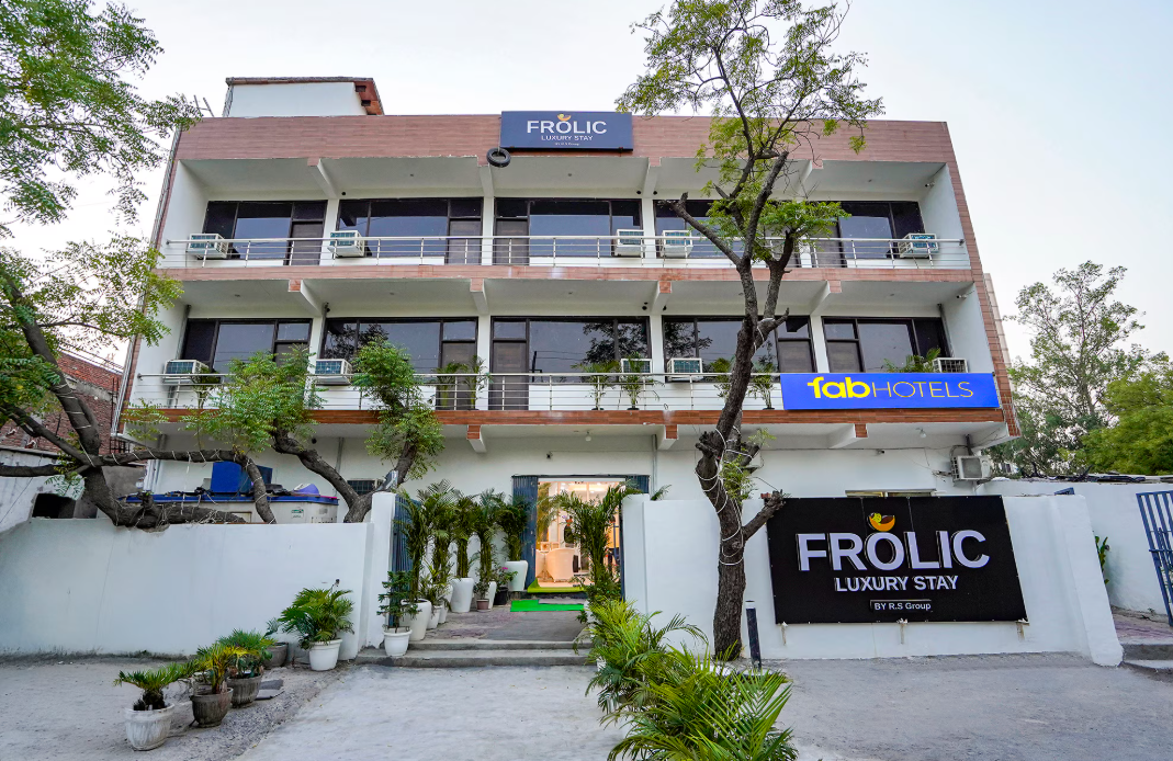  Hotel Frolic Stay