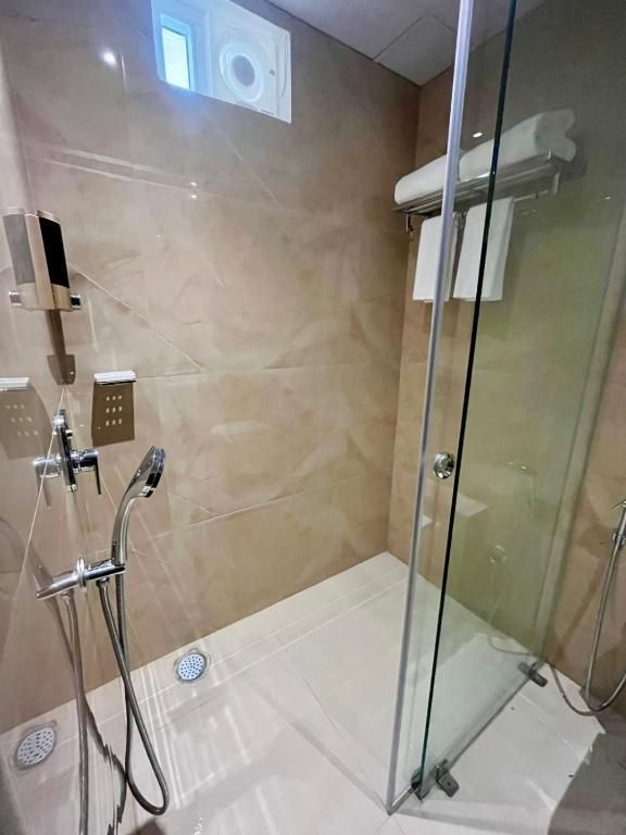 Hotel Grand Continent Premier Banjara Hills, Hyderabad Deluxe Room Twin 4