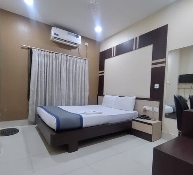 Hotel Nirvana DOUBLE BED AC