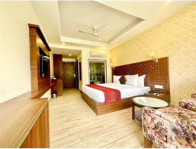 PREMIUM ROOM WITH BALCONY