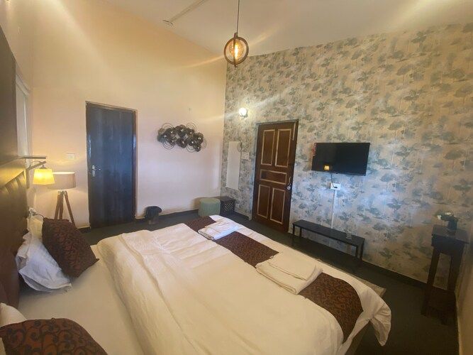 Wincliff Orchard Resort King Deluxe Room 3