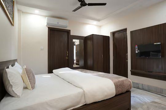 Hotel Ganga Niwas Deluxe Room 3