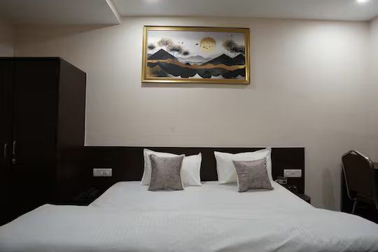 Hotel Ganga Niwas Deluxe Room 2
