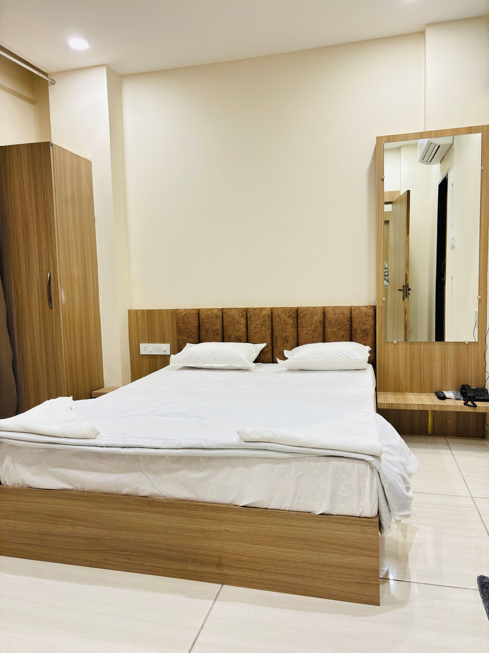 Standard Queen Ac Room