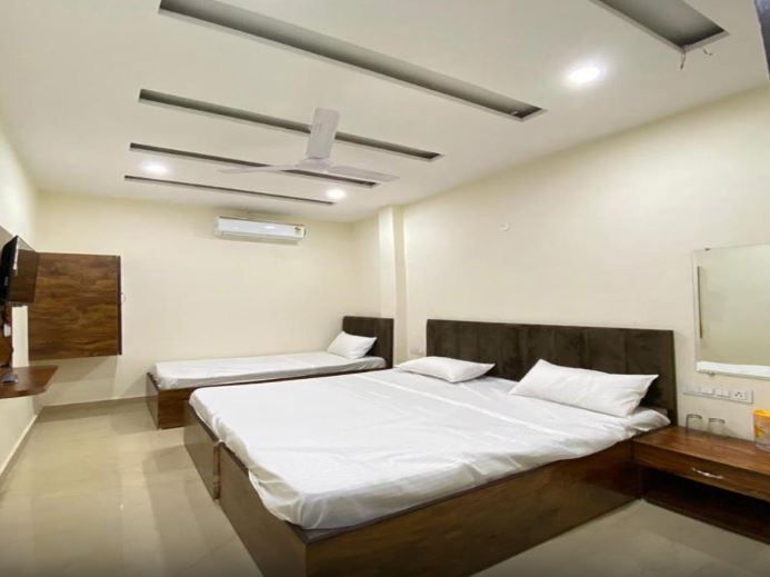 Deluxe room with extra bed