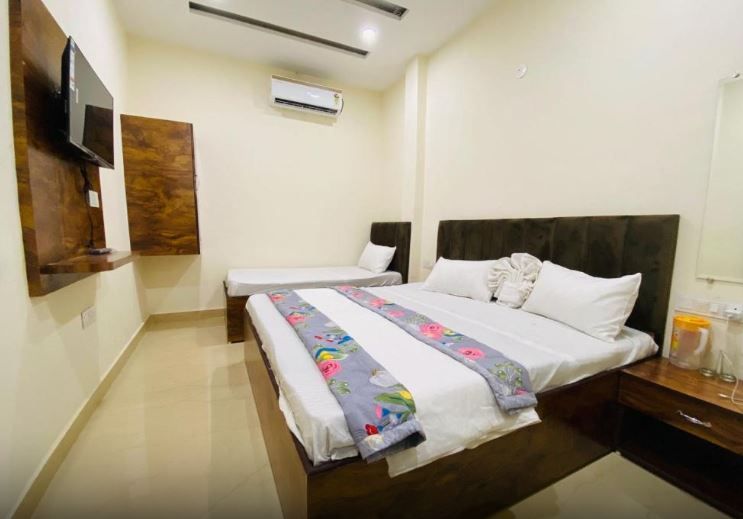 Deluxe room with extra bed