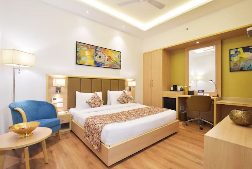 1 King Bed, Non-Smoking, Standard Room with Mini Bar