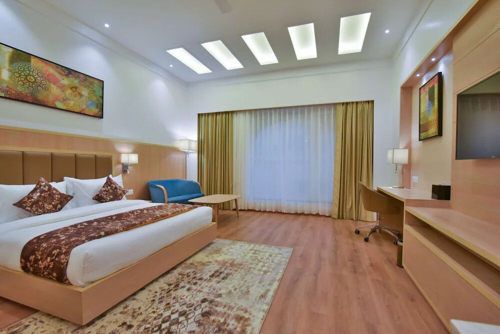 1 King Bed, Non-Smoking, Standard Room with Mini Bar