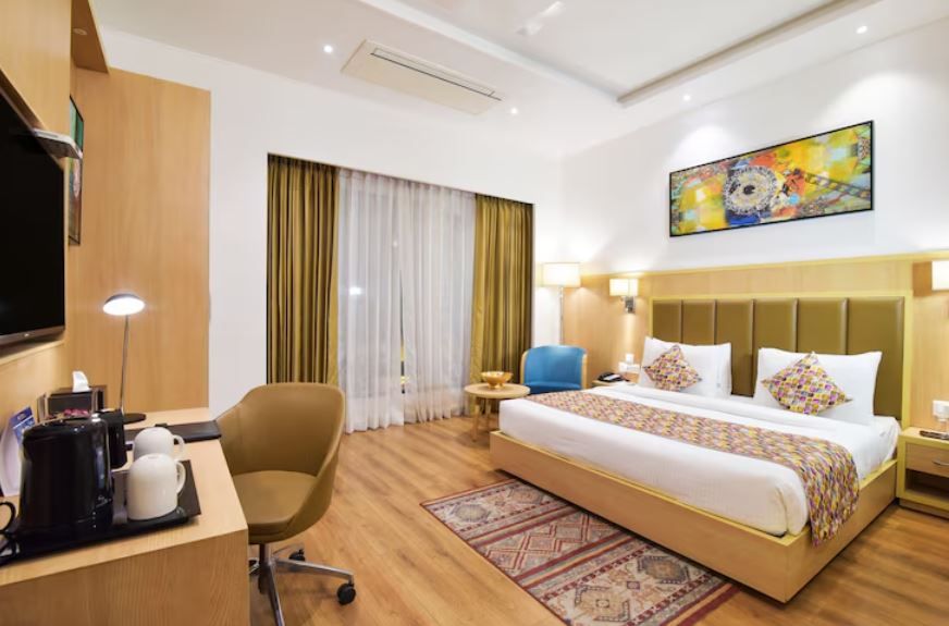 Surestay Heritage Walk by Best Western 1 King Bed, Non-Smoking, Superior Room with Mini Bar