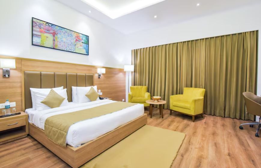 1 King Bed, Non-Smoking, Deluxe Room with Mini Bar