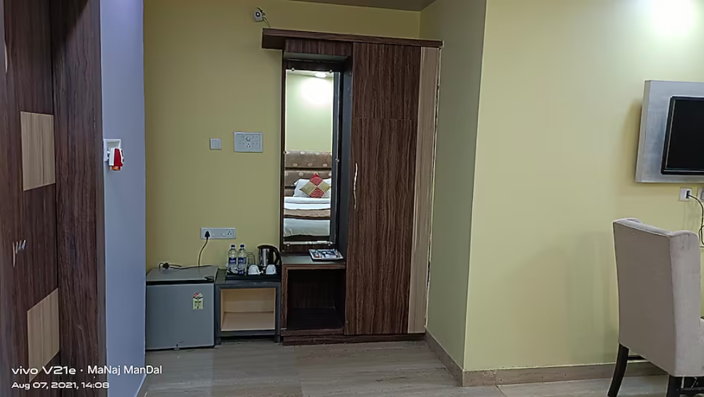 MANGO LEAF CLUB ROOM