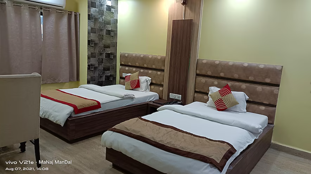 MANGO LEAF CLUB ROOM