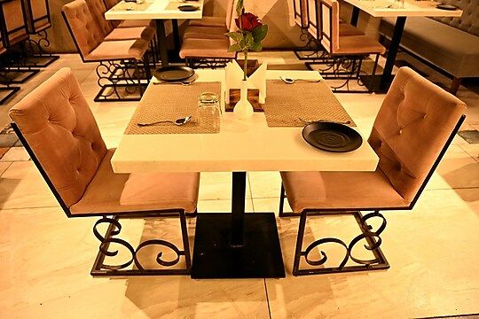 Food & Dining