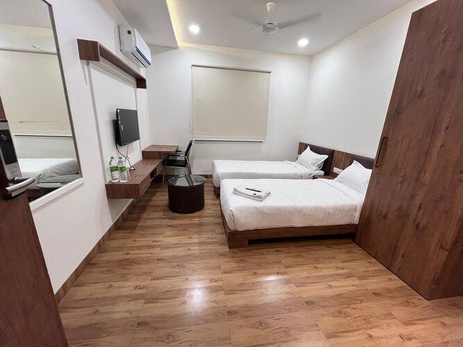 Basotel, Indore Standard Room