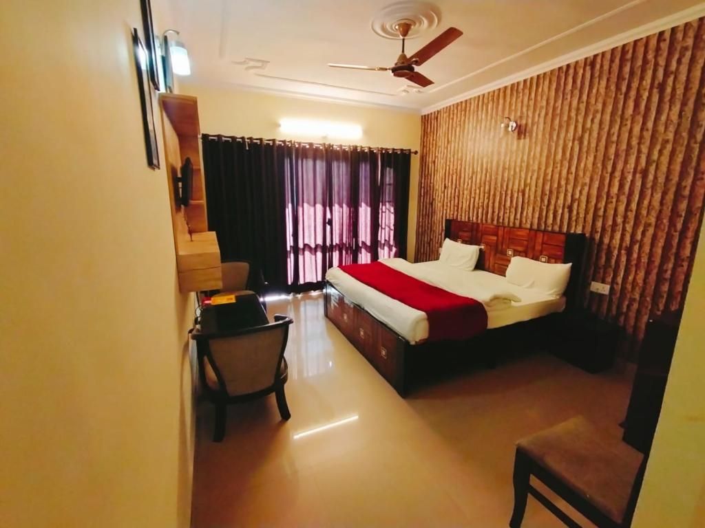 Deluxe AC Room