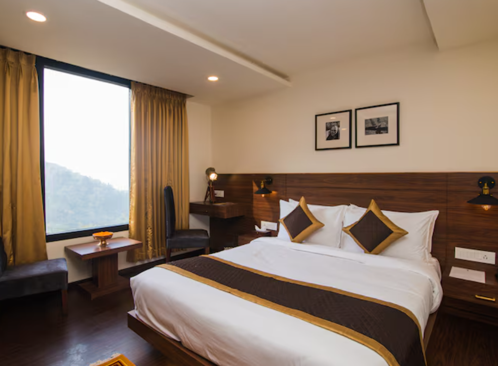 Suite Room - Queen Bed - Valley View 