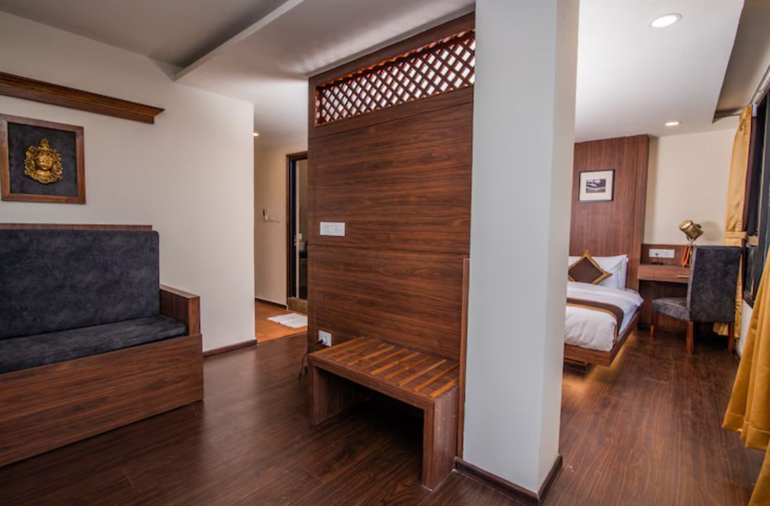 Suite Room - Queen Bed - Valley View 