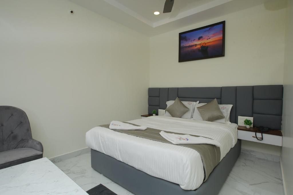 SUIT ROOM WITH BATH TUB