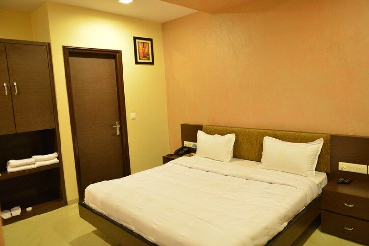 Hotel Royal View jaipur Deluxe Room 2