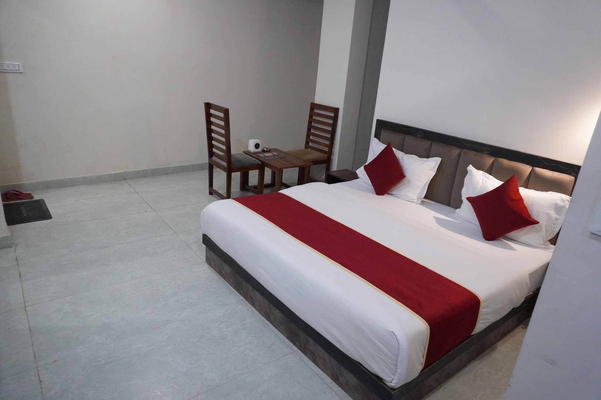 Sunroof Hotel And RoofTop Deluxe Room