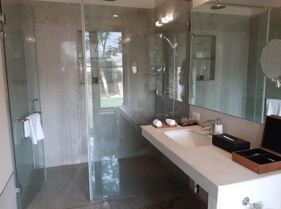 Luxury Garden & Spa Villa
