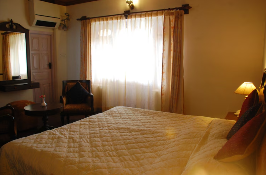 Mountain View Hideaway Room 