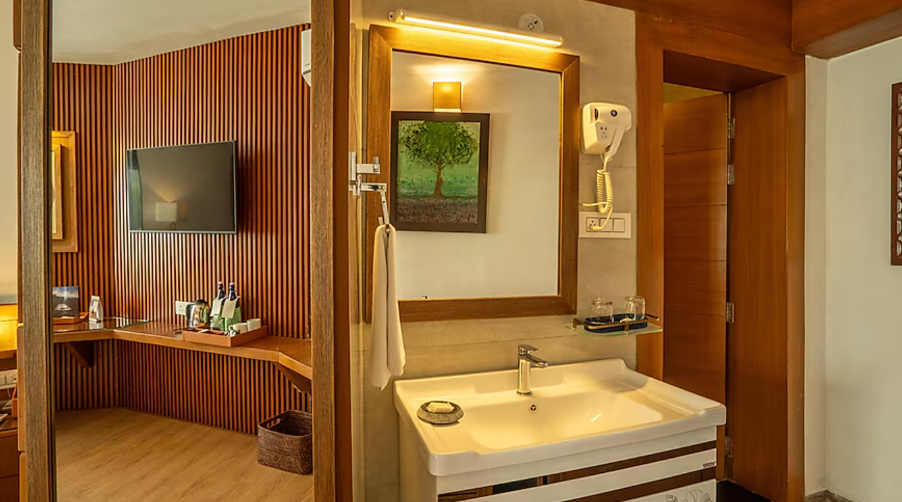 Tree of Life Eila Art Hotel, Manali Standard Room - Pool View 8