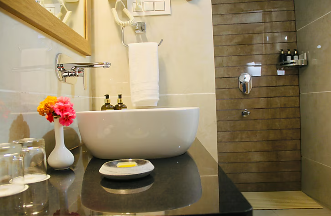 Tree of Life Eila Art Hotel, Manali Standard Room - Pool View 9