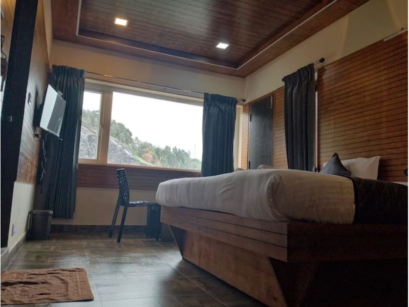 DELUXE ROOM WITH BALCONY VIEW
