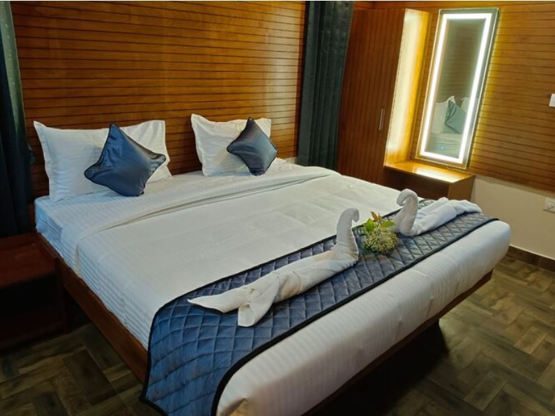 DELUXE ROOM WITH BALCONY VIEW