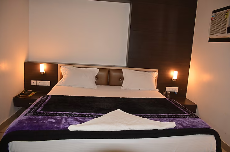 Deluxe Double AC Room