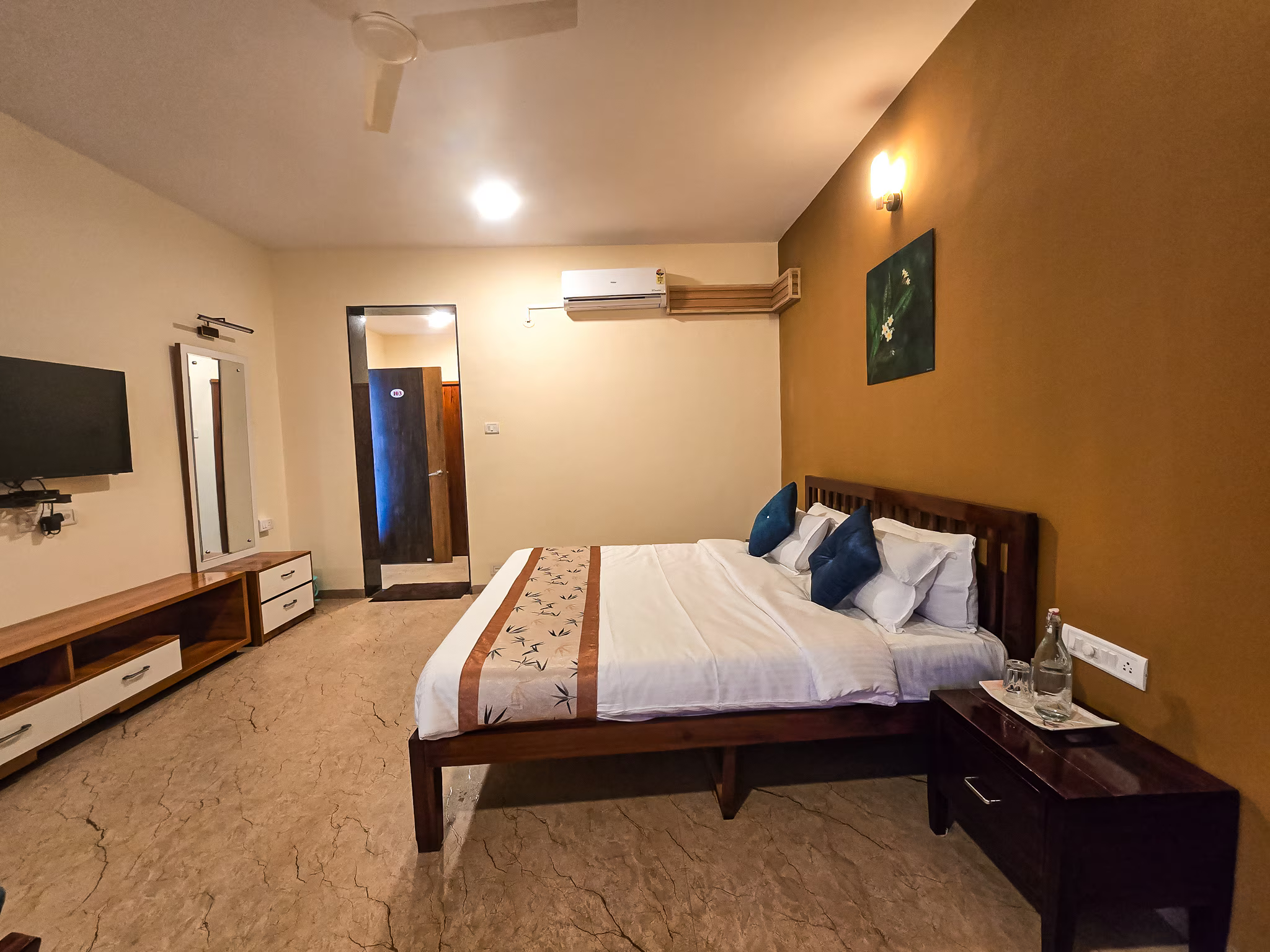 Mist Deluxe Room with Balcony