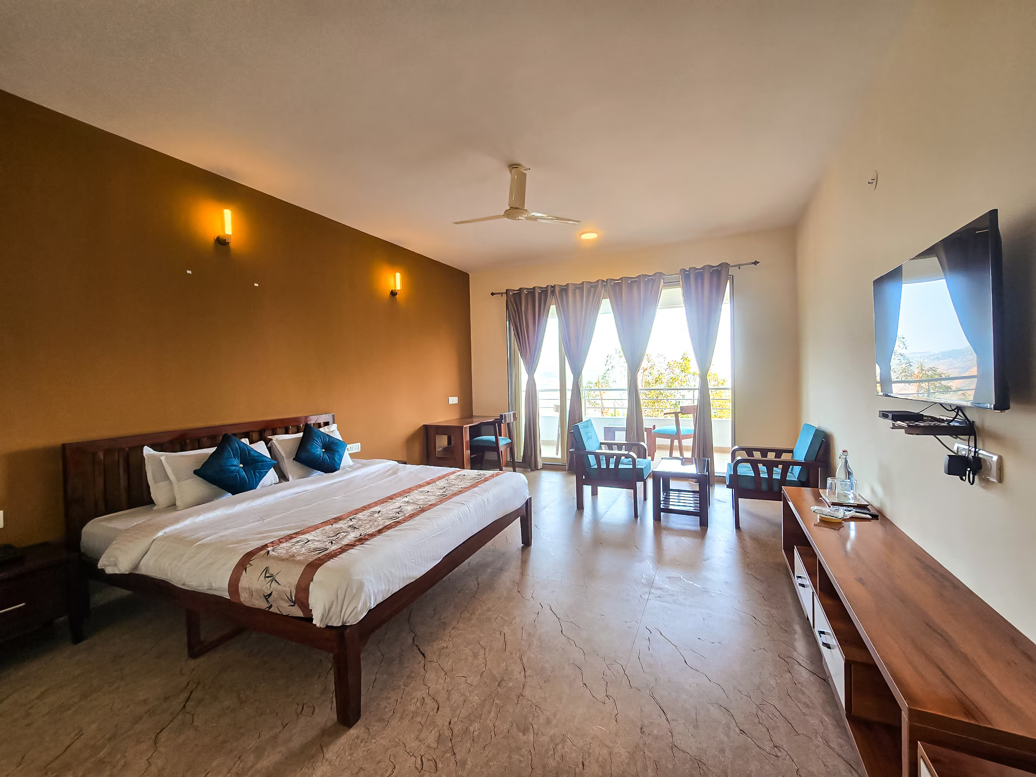 Mist Deluxe Room with Balcony