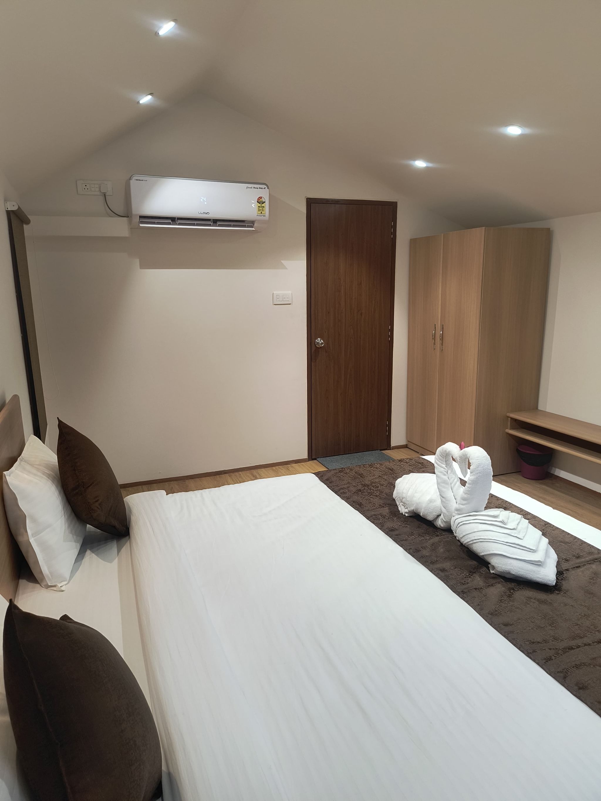 Navjivan Resort, Rajpipla Deluxe Room with Air Conditioning 5