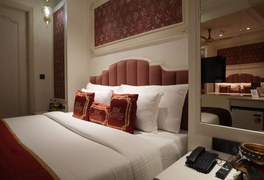 Red Martin 2 Min Walk from Golden Temple Deluxe Room 3