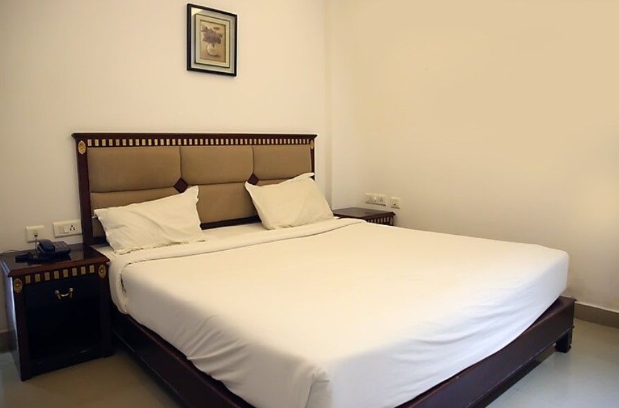 Maps Residency , Shoranur Deluxe Room AC 4
